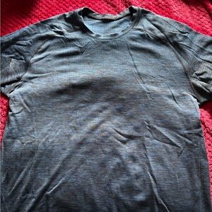 Men’s Lululemon Navy Medium Metal Vent Long Sleeve Smoke free home. MINT Cond.
